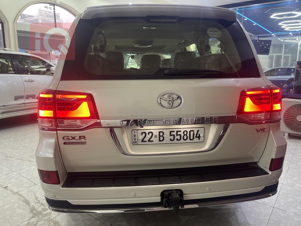 تۆیۆتا لاند کروزەر